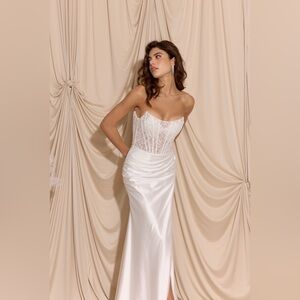 Elegant White Strapless Lace Gown